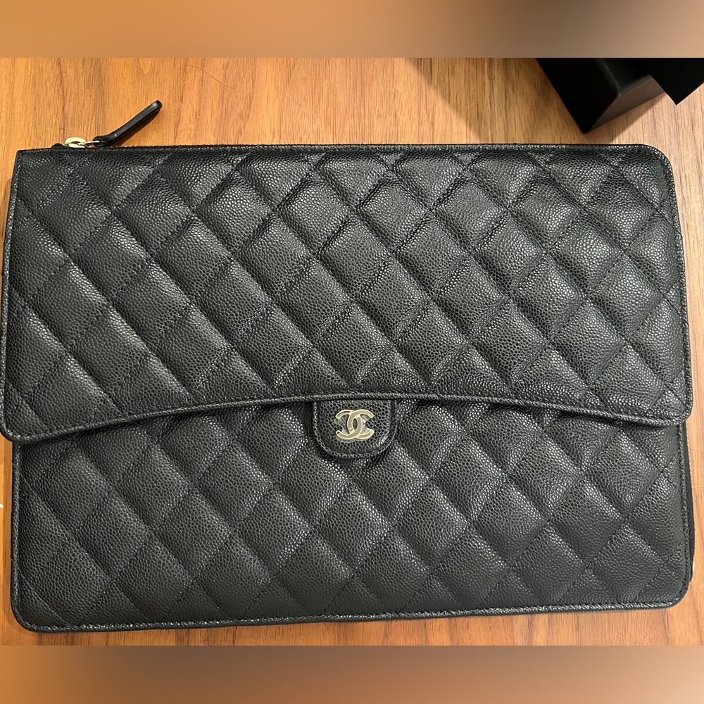 Chanel Caviar M-MEDIUM O CASE VEAU GR BR/MDCB folio cover NO TRADES. PRICE FIRM